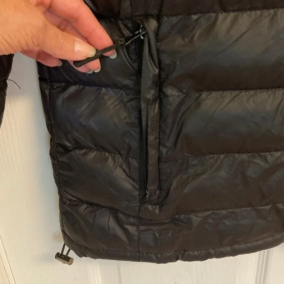 The North Face Quilted Black Hooded Jacket - Picture 6 of 12